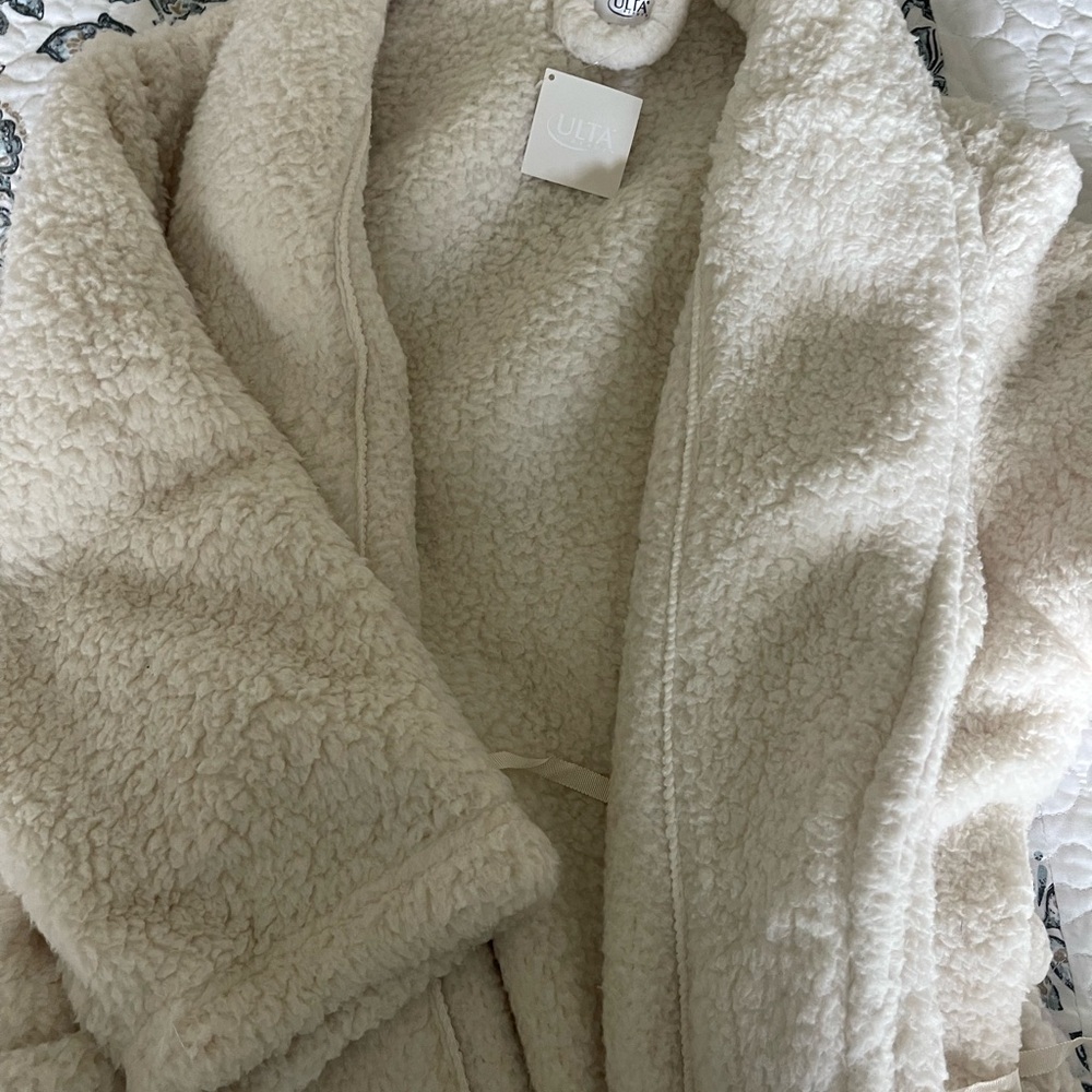 Ulta Cozy Cream Sherpa Robe